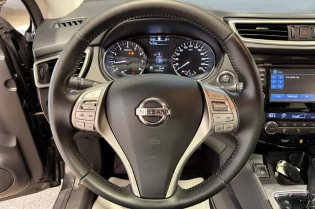 Nissan Qashqai (2015) thumbnail 4