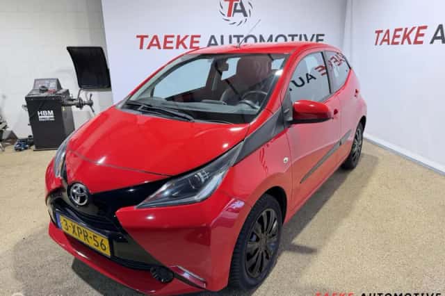 Toyota Aygo (2014) thumbnail 1