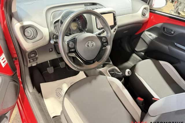 Toyota Aygo (2014) thumbnail 3