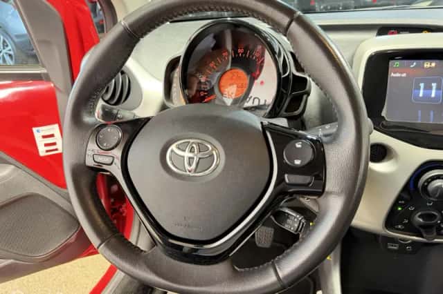 Toyota Aygo (2014) thumbnail 5