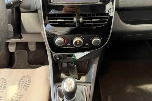 Renault Clio (2015) thumbnail 6