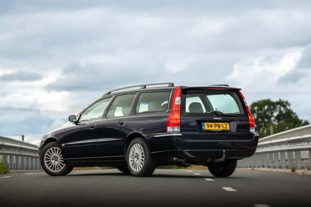 Volvo V70 (2004) thumbnail 4