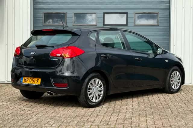 Kia Ceed (2015) thumbnail 3