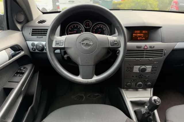 Opel Astra (2004) thumbnail 5