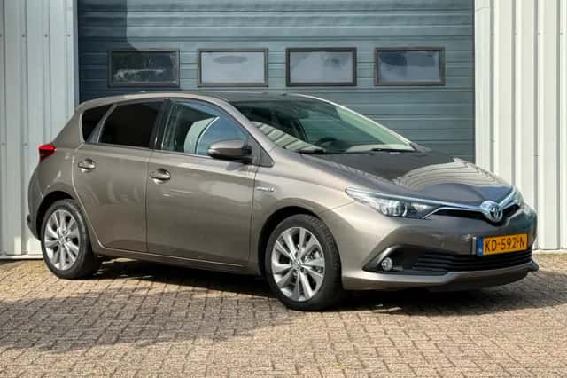 Toyota Auris (2016) thumbnail 4