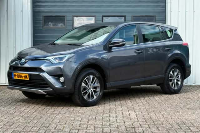 Toyota RAV4 (2017) thumbnail 1
