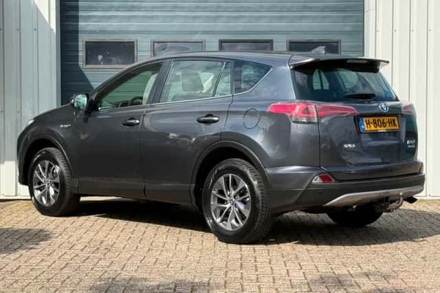 Toyota RAV4 (2017) thumbnail 2