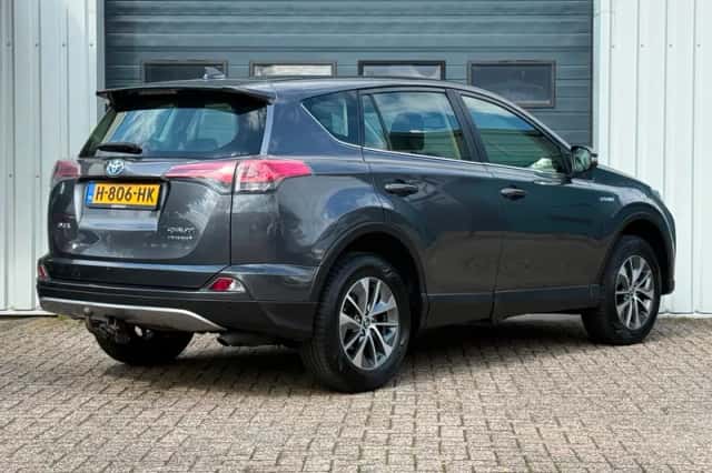 Toyota RAV4 (2017) thumbnail 3