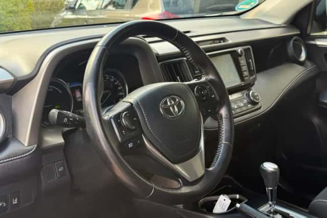 Toyota RAV4 (2017) thumbnail 5