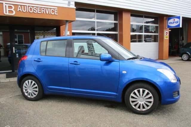 Suzuki Swift (2010) thumbnail 2