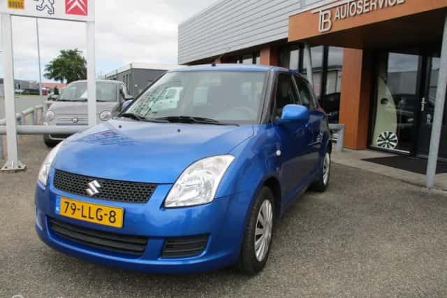 Suzuki Swift (2010) thumbnail 3