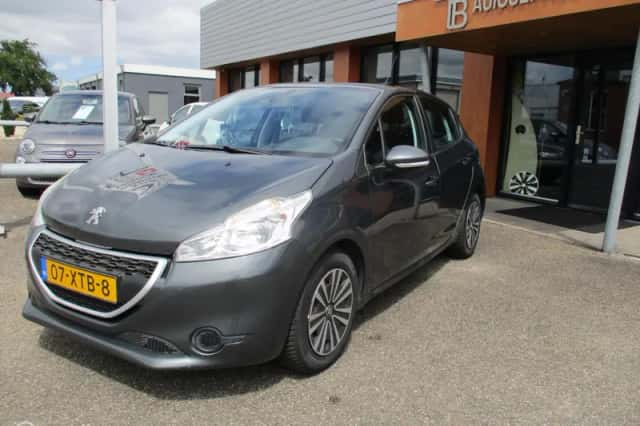 Peugeot 208 (2012) thumbnail 3