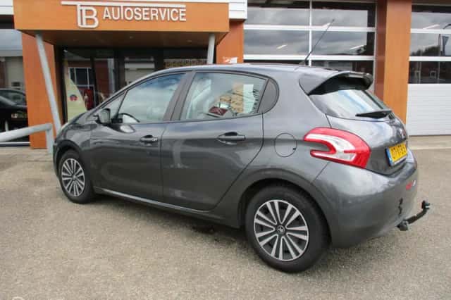 Peugeot 208 (2012) thumbnail 4