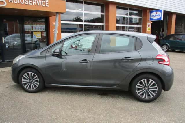Peugeot 208 (2012) thumbnail 5