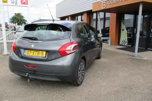 Peugeot 208 (2012) thumbnail 6