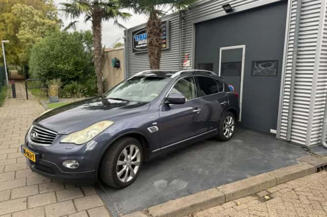 Infiniti EX (2010) thumbnail 1