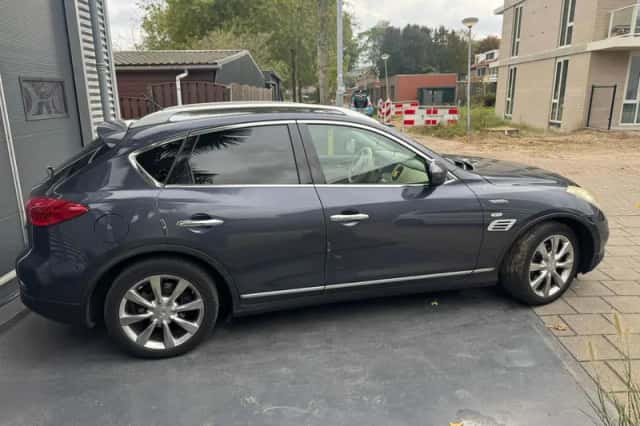 Infiniti EX (2010) thumbnail 2