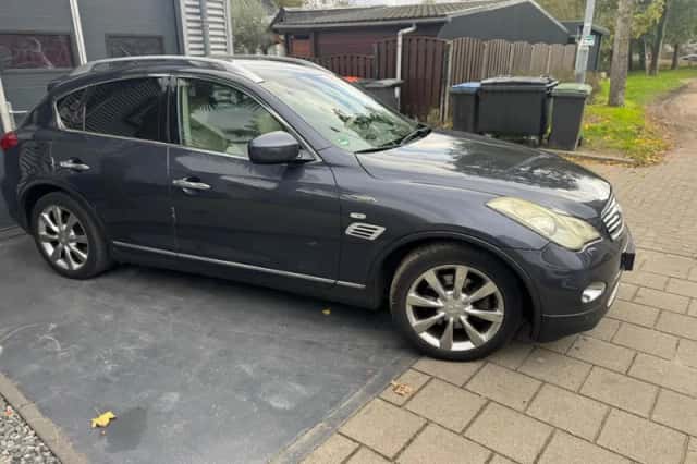 Infiniti EX (2010) thumbnail 4