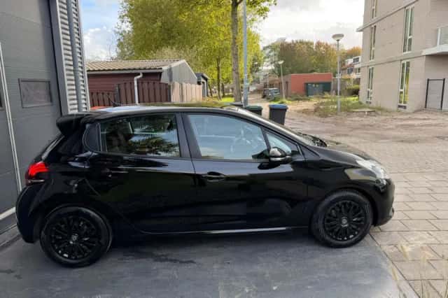Peugeot 208 (2016) thumbnail 4