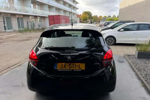Peugeot 208 (2016) thumbnail 5