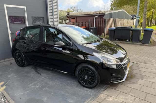 Peugeot 208 (2016) thumbnail 6