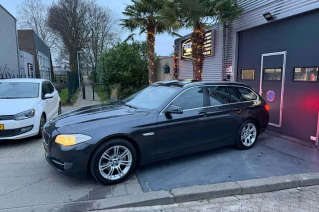 BMW 5-Serie (2011) thumbnail 1