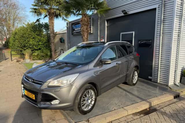 Ford Kuga (2014) thumbnail 1