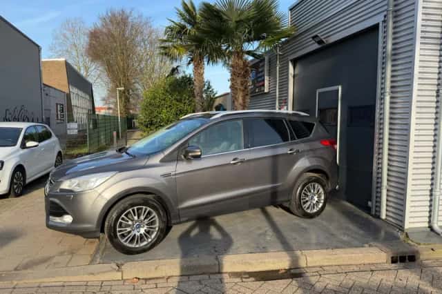 Ford Kuga (2014) thumbnail 2