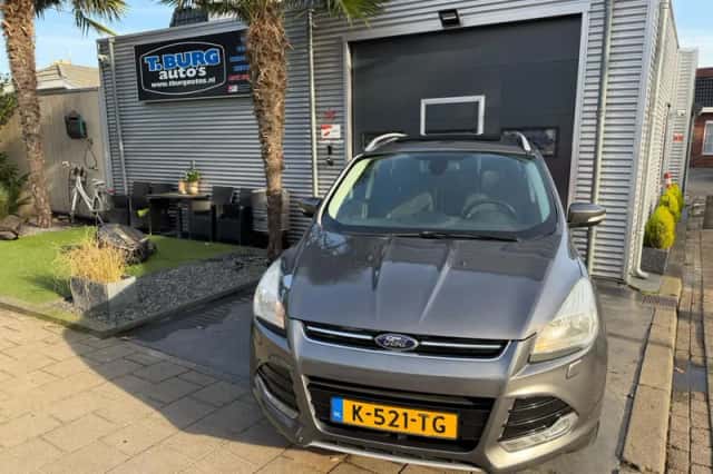 Ford Kuga (2014) thumbnail 4
