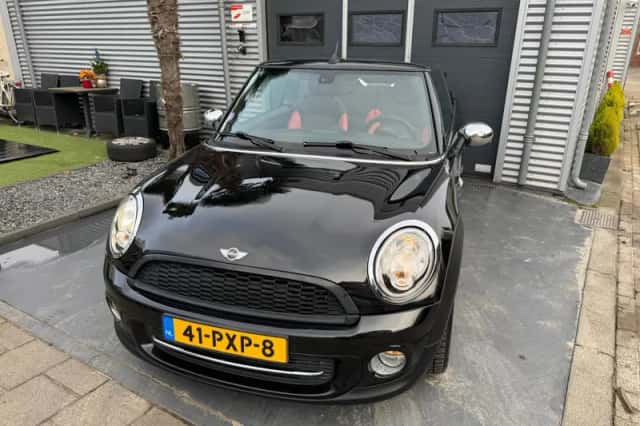 MINI Cabrio (2011) thumbnail 1