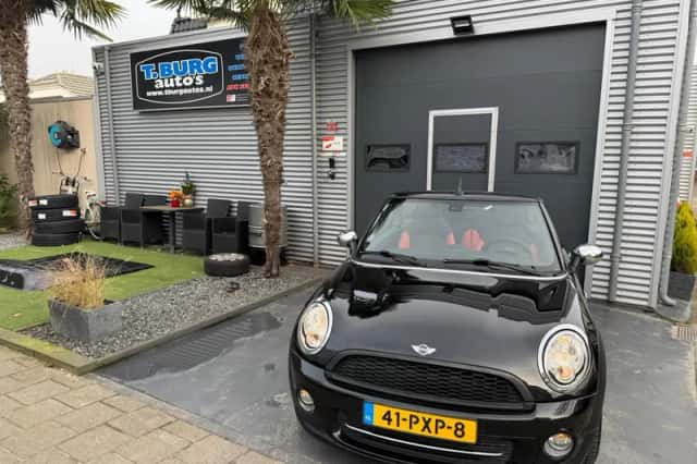 MINI Cabrio (2011) thumbnail 3