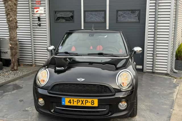 MINI Cabrio (2011) thumbnail 5