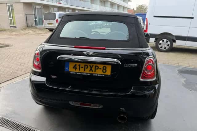 MINI Cabrio (2011) thumbnail 6