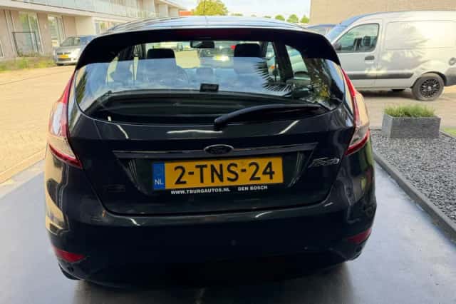 Ford Fiesta (2014) thumbnail 5