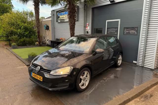 Volkswagen Golf (2013) thumbnail 1