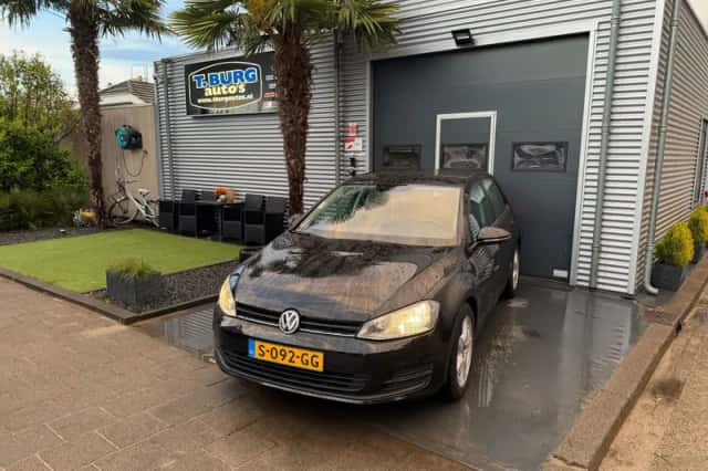 Volkswagen Golf (2013) thumbnail 3
