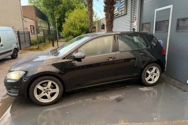 Volkswagen Golf (2013) thumbnail 5