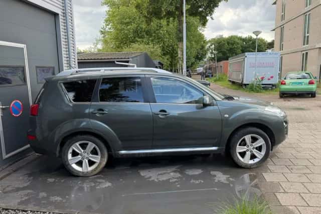 Peugeot 4007 (2008) thumbnail 6