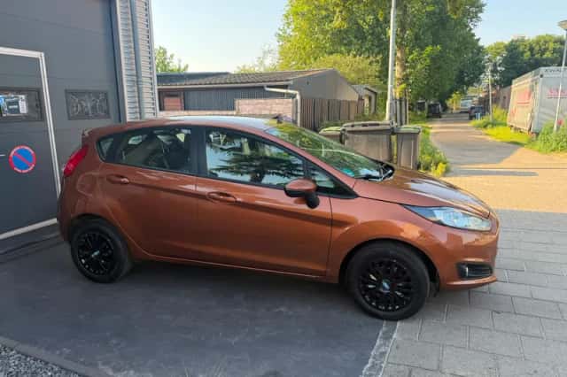 Ford Fiesta (2013) thumbnail 3