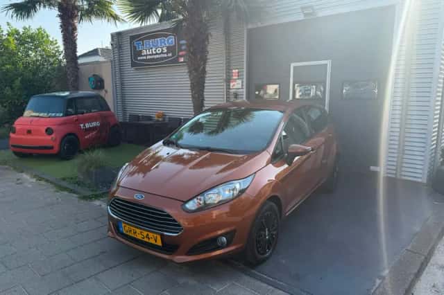 Ford Fiesta (2013) thumbnail 4