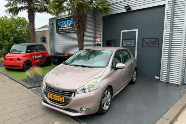 Peugeot 208 (2012) thumbnail 1