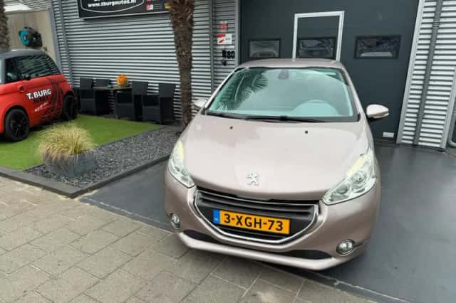 Peugeot 208 (2012) thumbnail 4