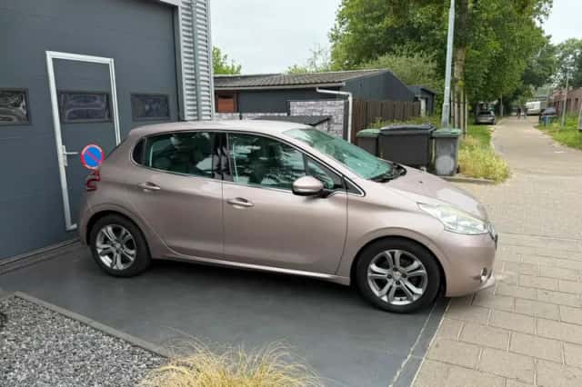 Peugeot 208 (2012) thumbnail 5