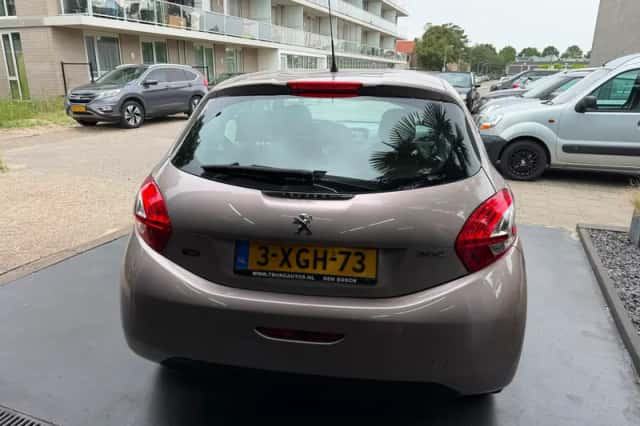 Peugeot 208 (2012) thumbnail 6