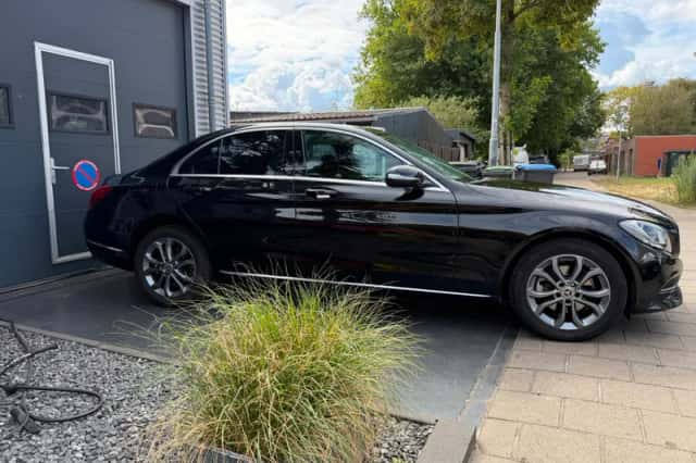 Mercedes-Benz C-Klasse (2015) thumbnail 2