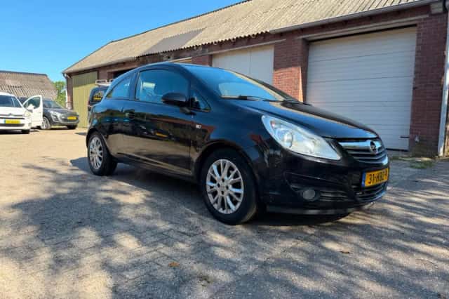 Opel Corsa (2008) thumbnail 4
