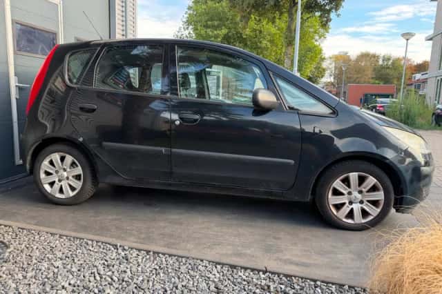 Mitsubishi Colt (2005) thumbnail 4