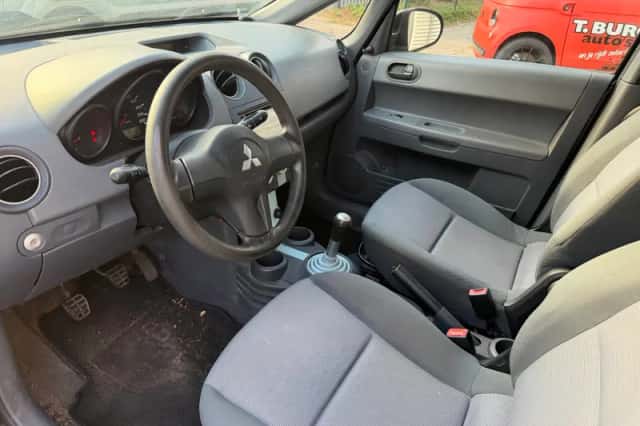 Mitsubishi Colt (2005) thumbnail 6