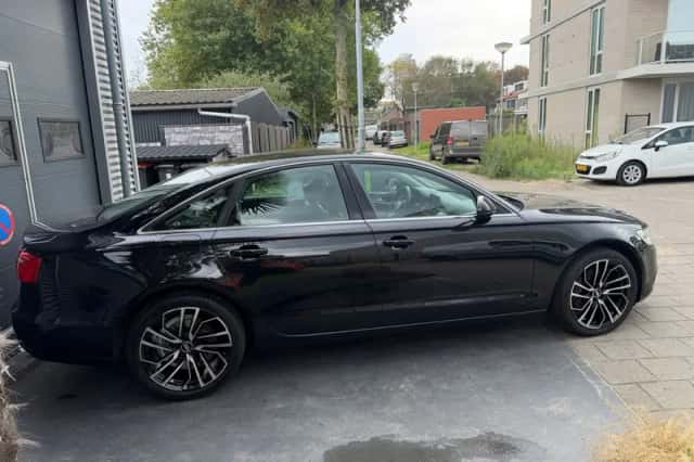 Audi A6 (2012) thumbnail 3