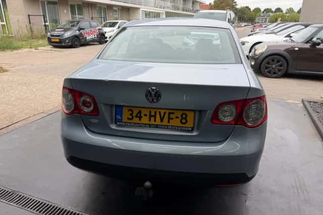 Volkswagen Jetta (2009) thumbnail 4